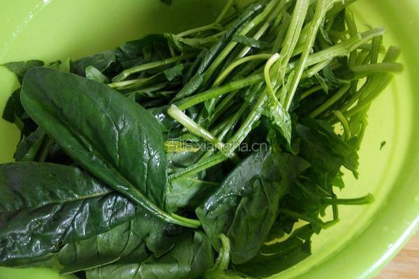 清炒菠菜的做法图解1