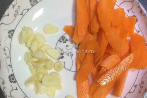 西兰花胡萝卜炒肉片的做法图解4