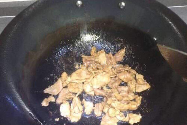 西兰花胡萝卜炒肉片的做法图解5