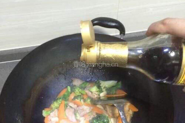 西兰花胡萝卜炒肉片的做法图解8