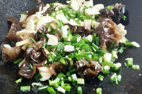 木耳杏鲍菇炒肉的做法图解10