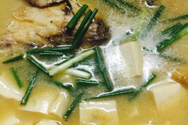 娩鱼头豆腐汤的做法图解6