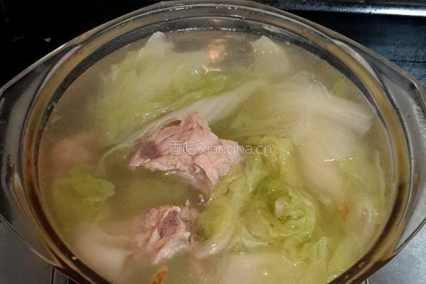 排骨，肉丸，手撕娃娃菜的做法图解1