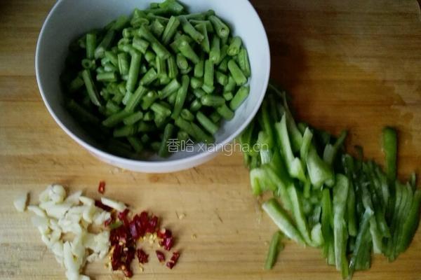 黄豆芽炖粉条的做法图解3