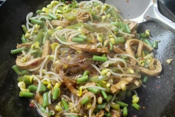 黄豆芽炖粉条的做法图解9