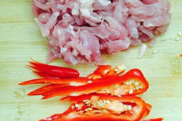 香菇绿豆芽炒肉丝的做法图解2