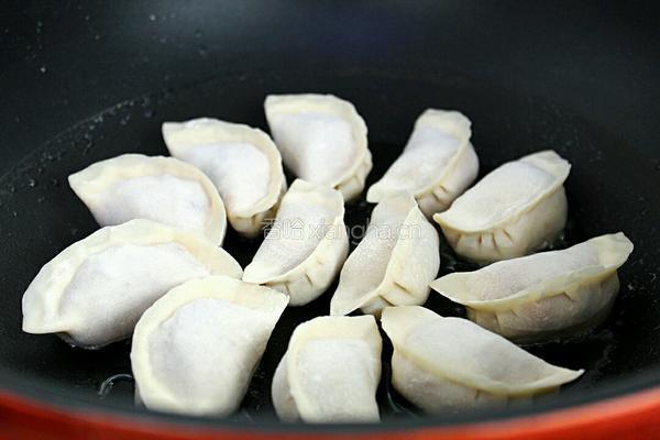 抱蛋煎饺的做法图解2