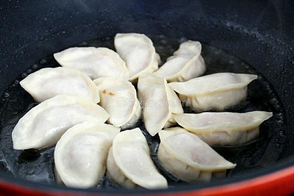 抱蛋煎饺的做法图解4
