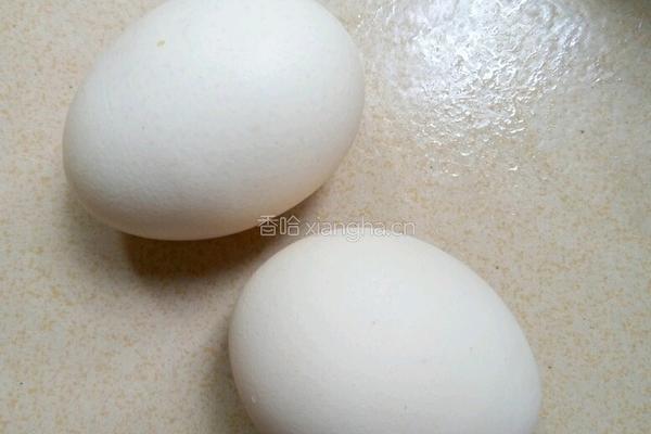 蒜苔炒鸡蛋瘦肉火龙果的做法图解1