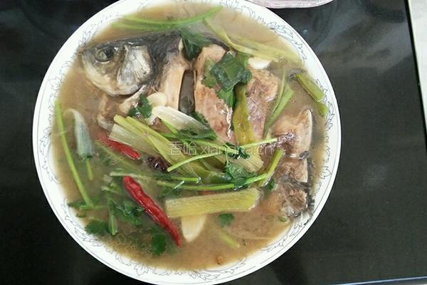 清炖鲫鱼汤。的做法图解4