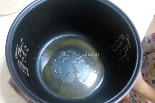 ＃乐享陶瓷＃宝宝第一次做蛋糕（电饭锅版）的做法图解6
