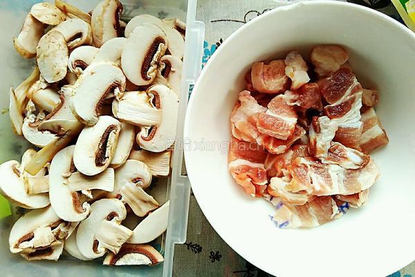 蘑菇炒肉的做法图解4