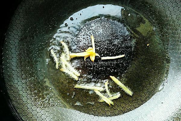 蘑菇炒肉的做法图解6