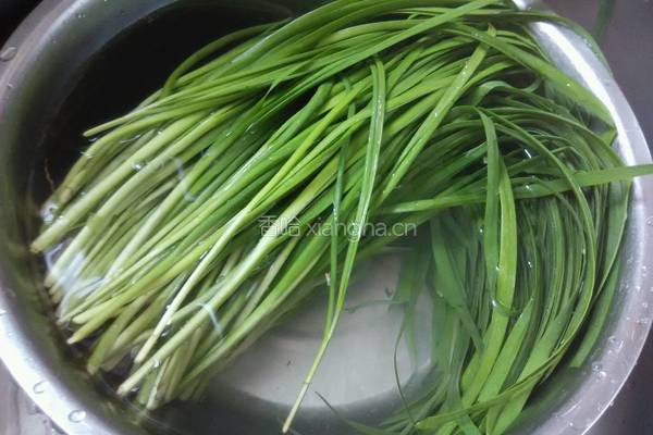 韭菜鸡蛋馅饺子的做法图解1