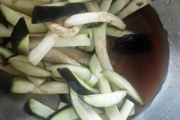 肉沫茄子煲的做法图解2