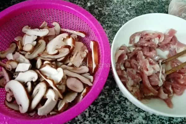 香菇瘦肉粥的做法图解1