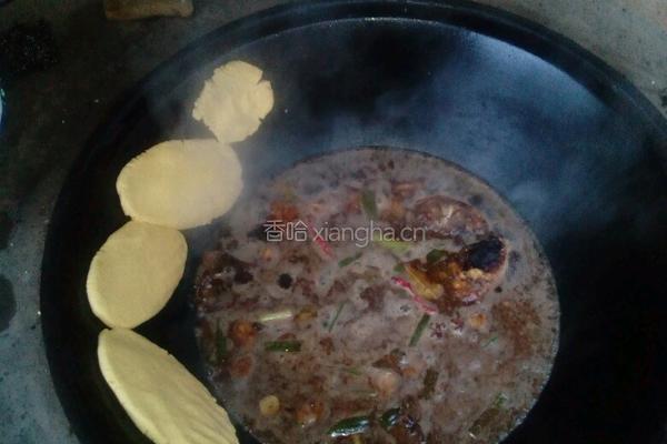 大铁锅贴饽饽熬鱼?的做法图解9