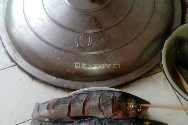 大铁锅贴饽饽熬鱼?的做法图解1