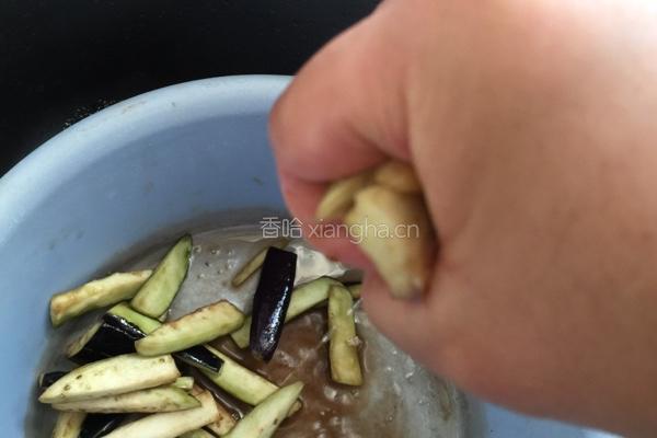 肉末茄条的做法图解3