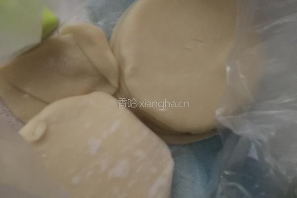 韭菜鸡蛋饺子的做法图解2