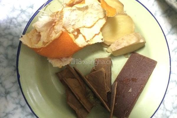 卤肘子的做法图解1