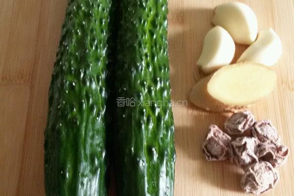拍黄瓜(话梅味)的做法图解1