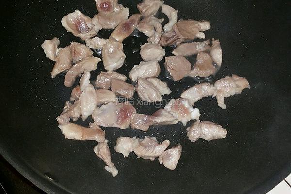 蒜薹炒肉的做法图解2