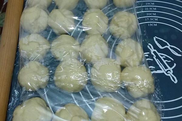 花式豆沙面包的做法图解2