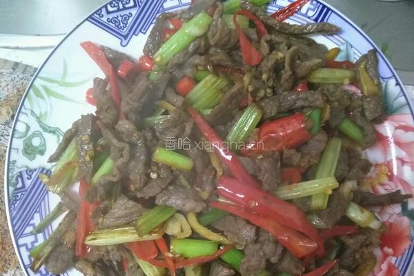 大蒜香芹炒牛肉的做法图解4