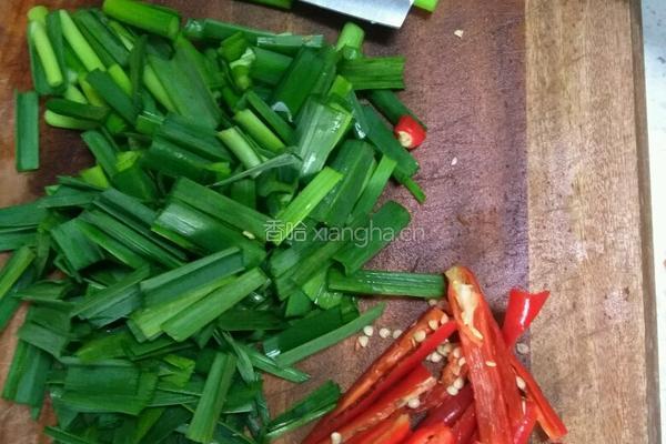 大蒜香芹炒牛肉的做法图解3