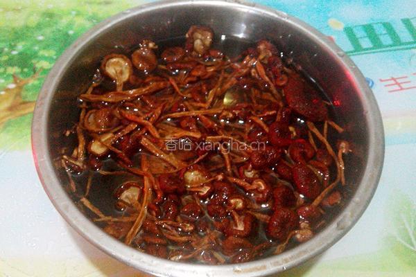 板栗茶树菇煲鸭的做法图解2