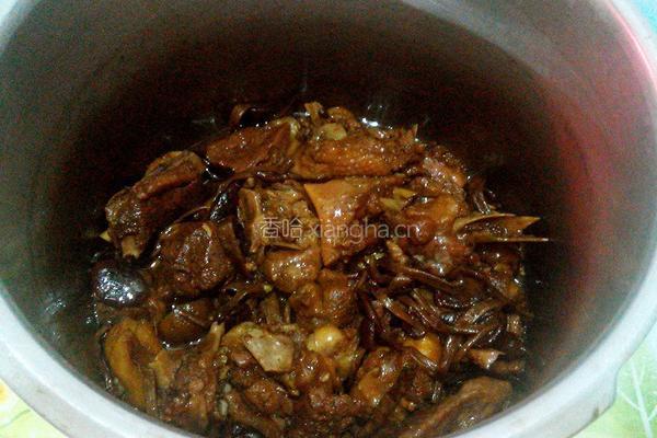 板栗茶树菇煲鸭的做法图解8
