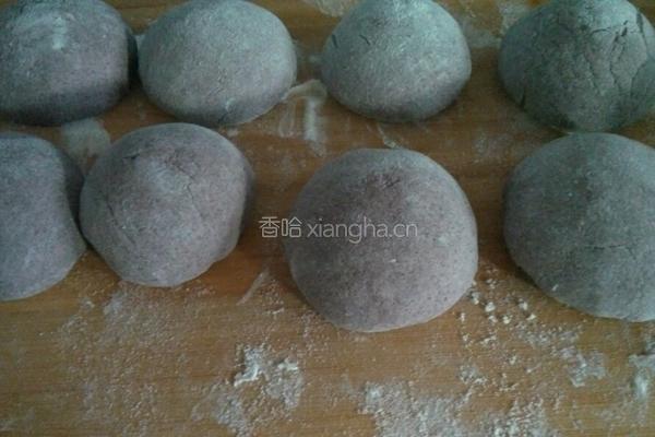 开花的紫米面馒头的做法图解1