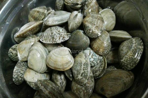 花蛤豆腐汤的做法图解1