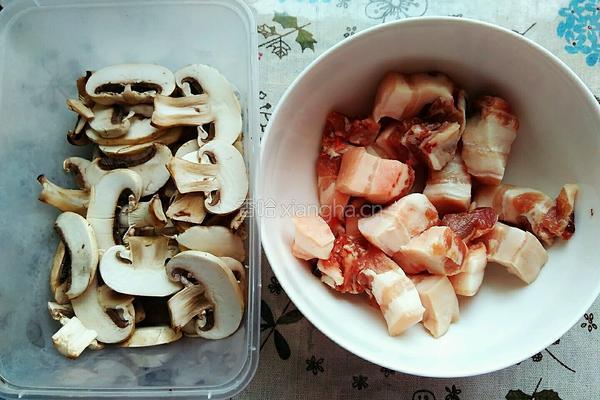 蘑菇红烧肉的做法图解3