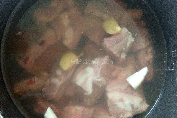  排骨白菜汤的做法图解1