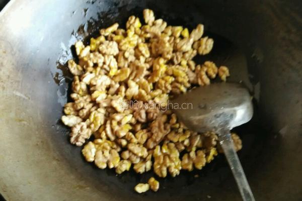油炸核桃仁的做法图解3