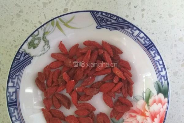冰糖银耳红枣莲子汤的做法图解5