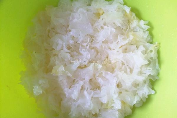冰糖银耳红枣莲子汤的做法图解6