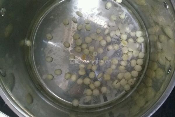 冰糖银耳红枣莲子汤的做法图解7