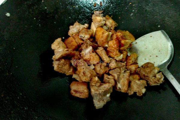 红薯焖排骨的做法图解5