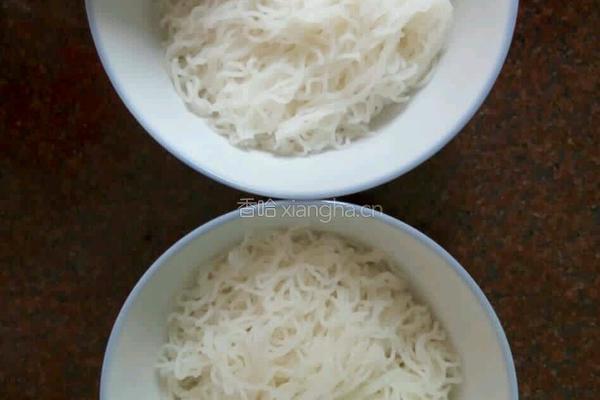 肉丸汤米粉的做法图解3