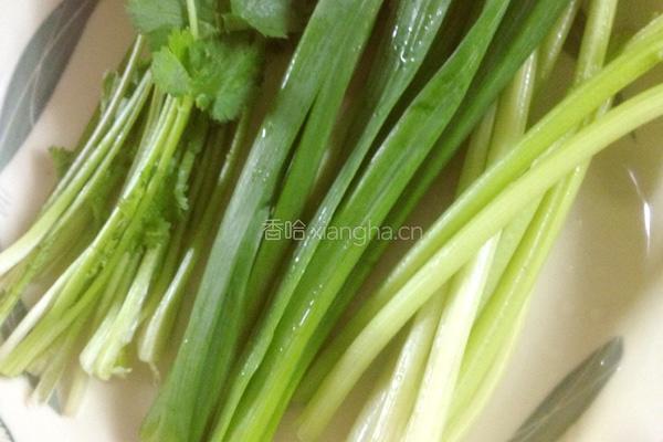 菠菜排骨粥的做法图解2