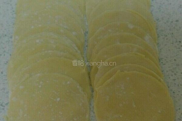 韭菜鸡蛋饺子的做法图解3
