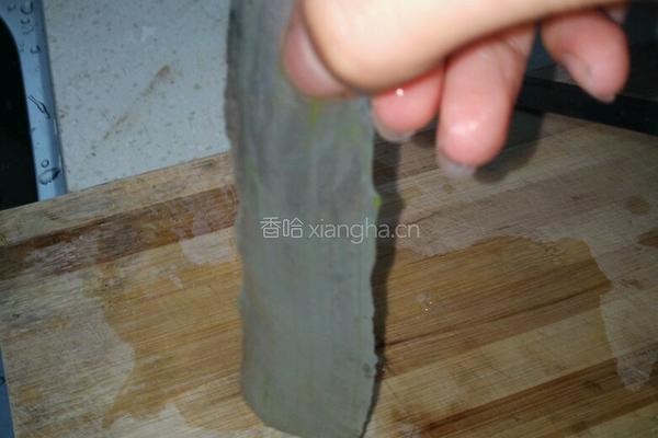 蜂蜜芦荟汁的做法图解2