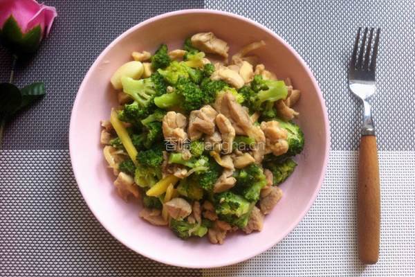 鸡腿肉炒西兰花