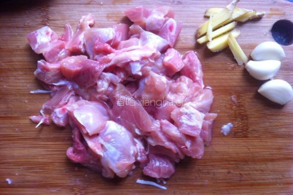 鸡腿肉炒西兰花的做法图解3
