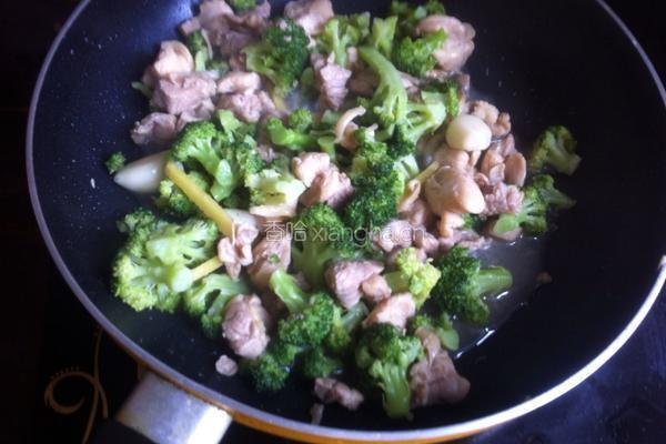 鸡腿肉炒西兰花的做法图解7