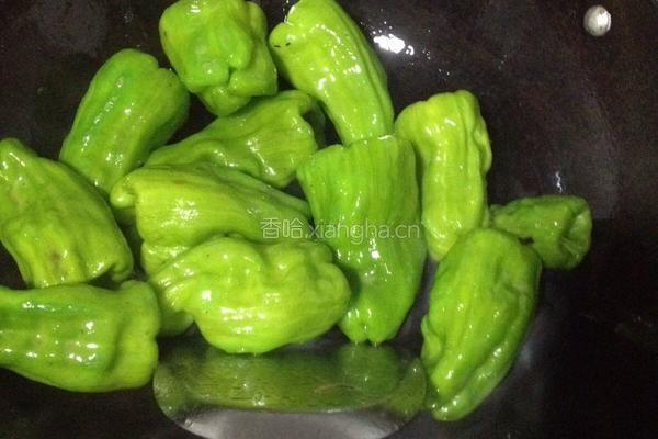 糖醋虎皮青椒的做法图解3
