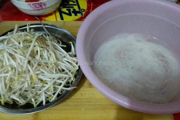 菠菜豆芽拌粉丝的做法图解1